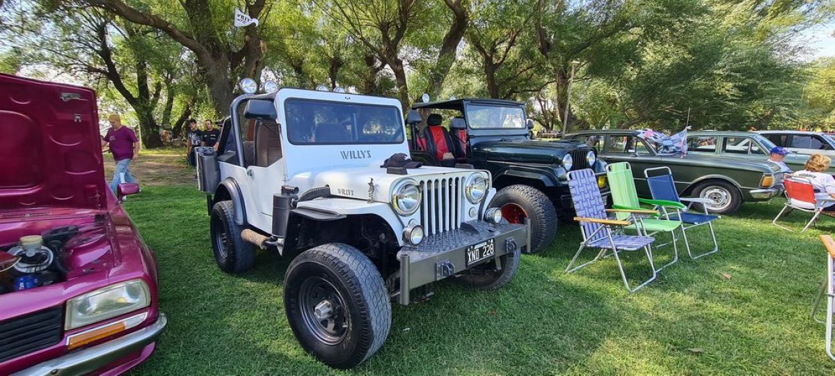 Muy buena concurrencia al encuentro de autos clásicos, motos y todo terreno