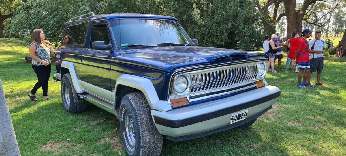 Muy buena concurrencia al encuentro de autos clásicos, motos y todo terreno