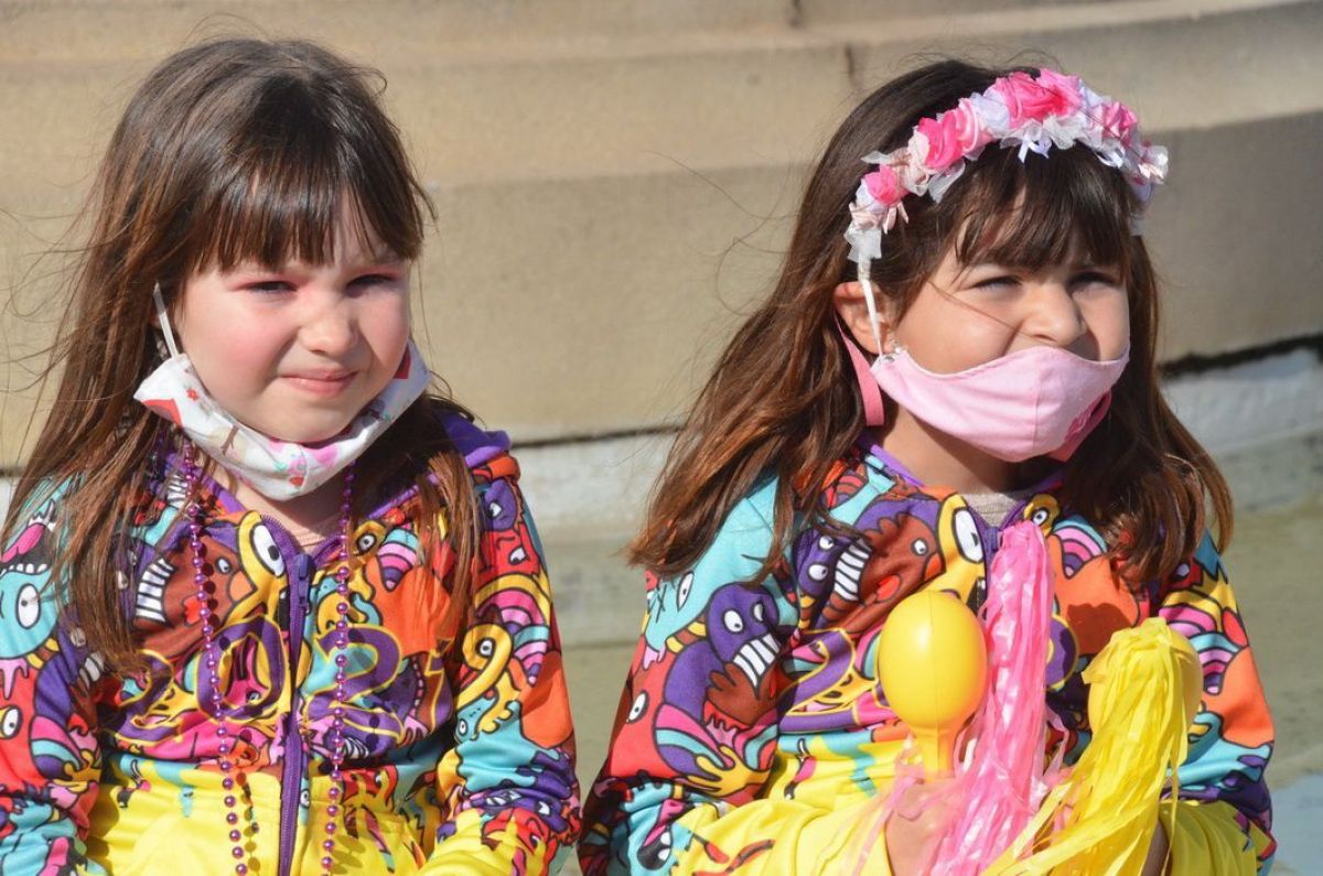 Los 'peques' del  Jardín N° 910 presentaron sus buzos de egresados.
