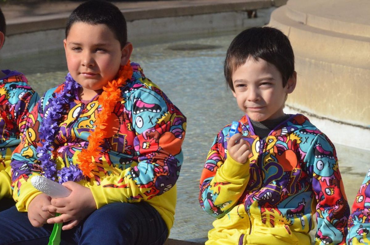 Los 'peques' del  Jardín N° 910 presentaron sus buzos de egresados.