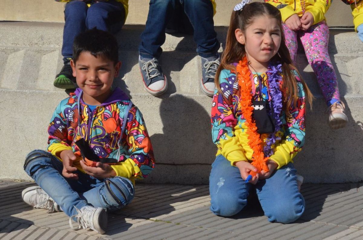 Los 'peques' del  Jardín N° 910 presentaron sus buzos de egresados.