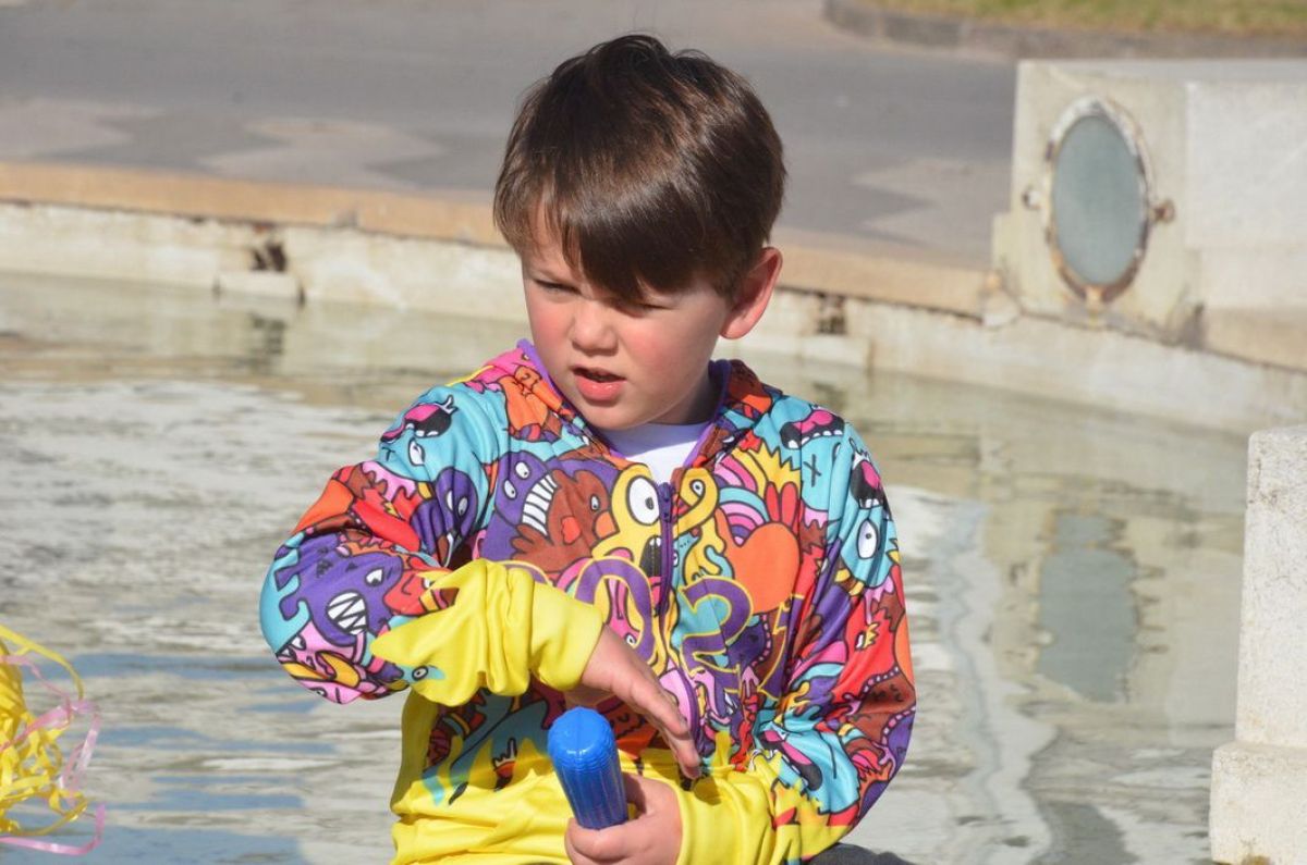Los 'peques' del  Jardín N° 910 presentaron sus buzos de egresados.