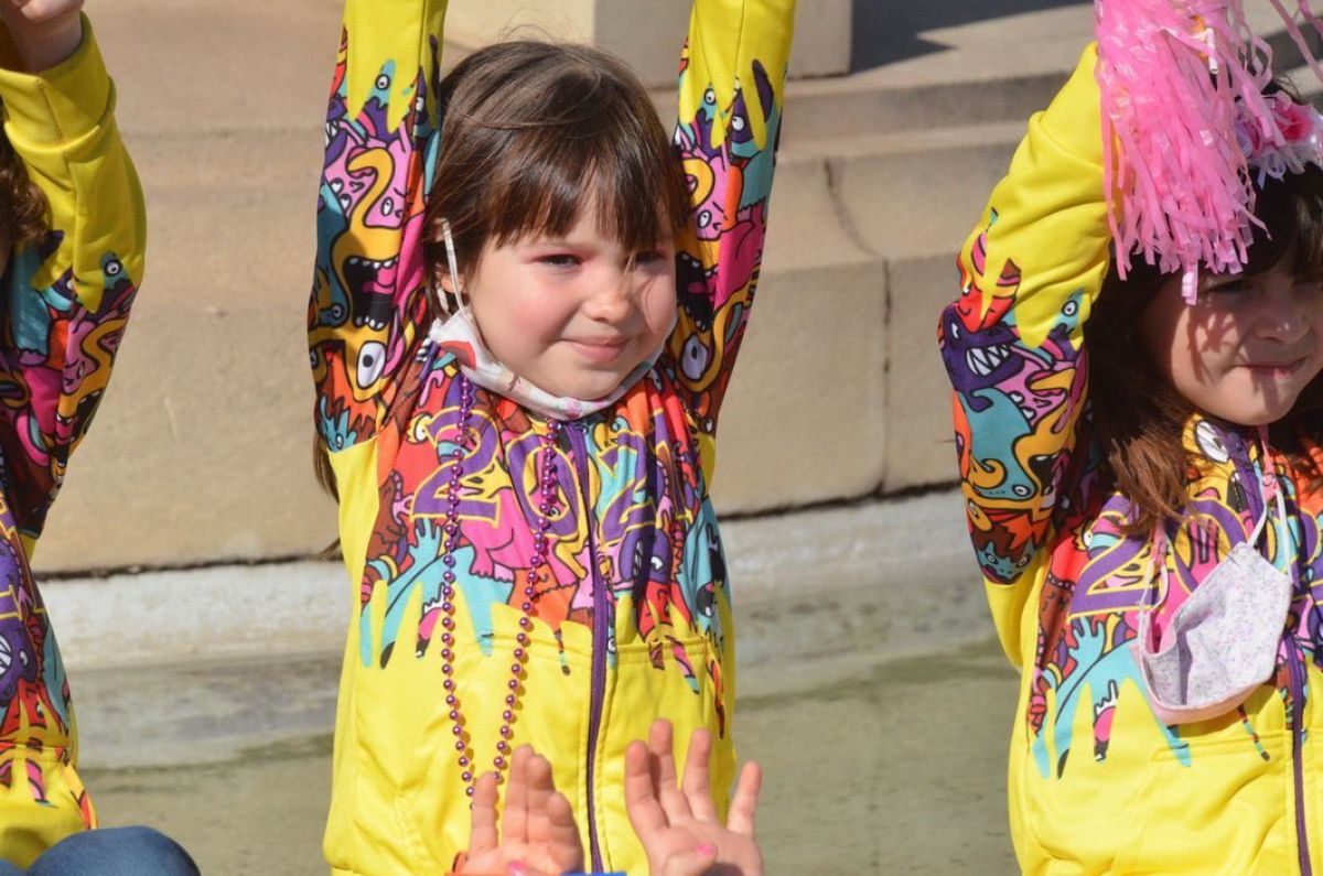 Los 'peques' del  Jardín N° 910 presentaron sus buzos de egresados.