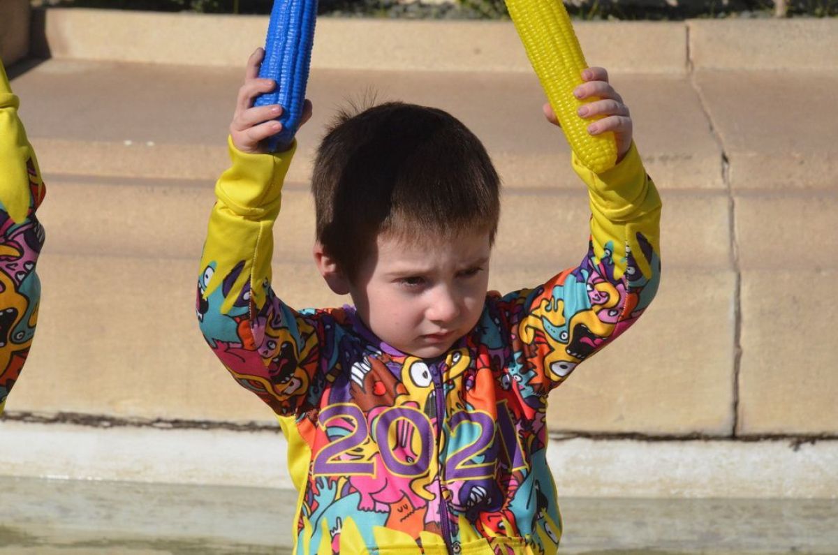 Los 'peques' del  Jardín N° 910 presentaron sus buzos de egresados.