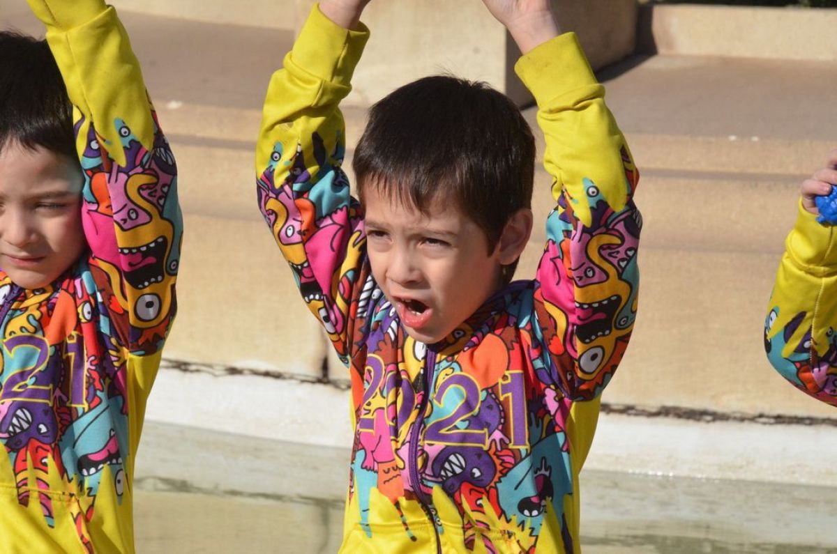 Los 'peques' del  Jardín N° 910 presentaron sus buzos de egresados.