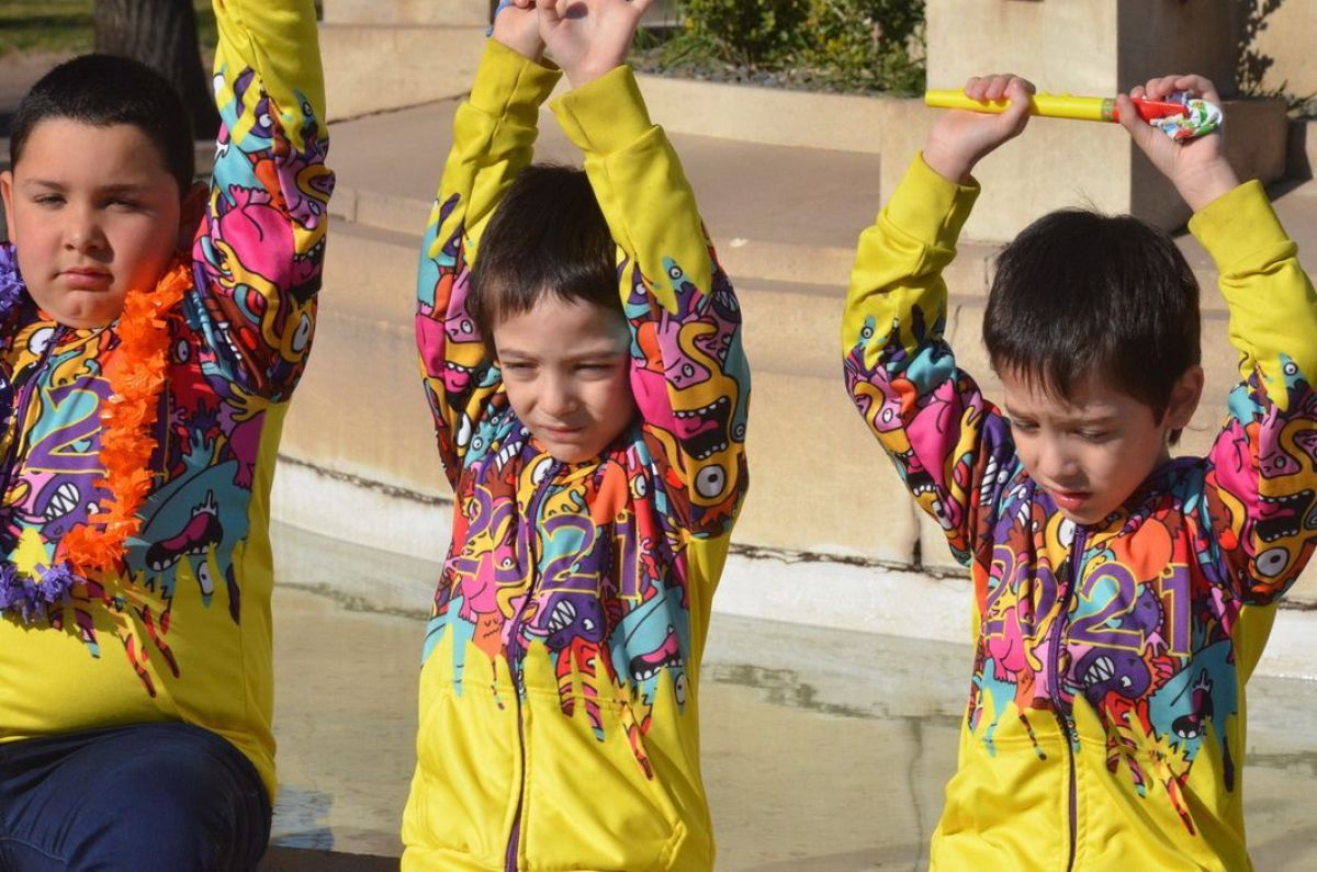 Los 'peques' del  Jardín N° 910 presentaron sus buzos de egresados.