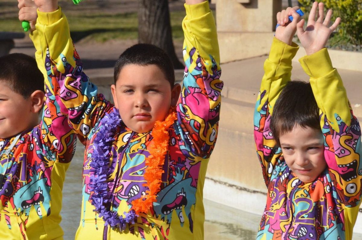 Los 'peques' del  Jardín N° 910 presentaron sus buzos de egresados.