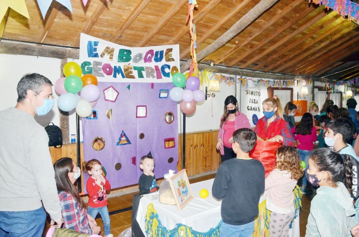 Juegos, música y baile en la exitosa kermesse familiar de la Escuela N° 1