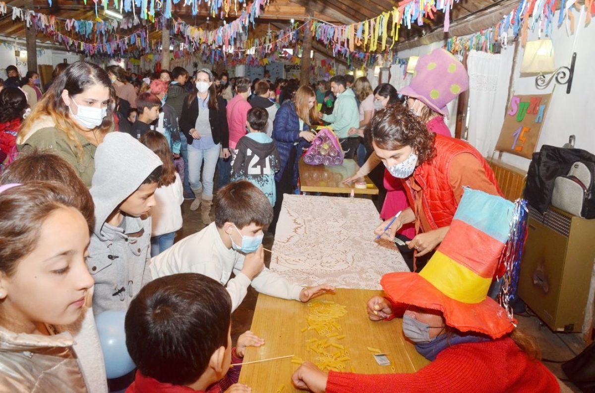 Juegos, música y baile en la exitosa kermesse familiar de la Escuela N° 1