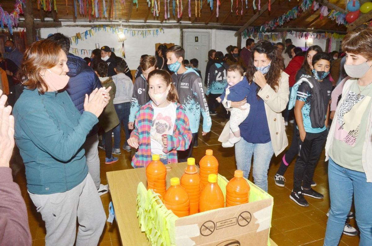 Juegos, música y baile en la exitosa kermesse familiar de la Escuela N° 1