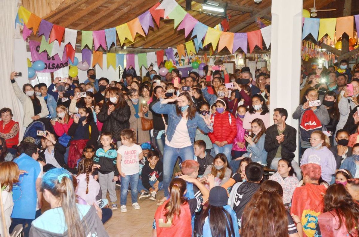 Juegos, música y baile en la exitosa kermesse familiar de la Escuela N° 1