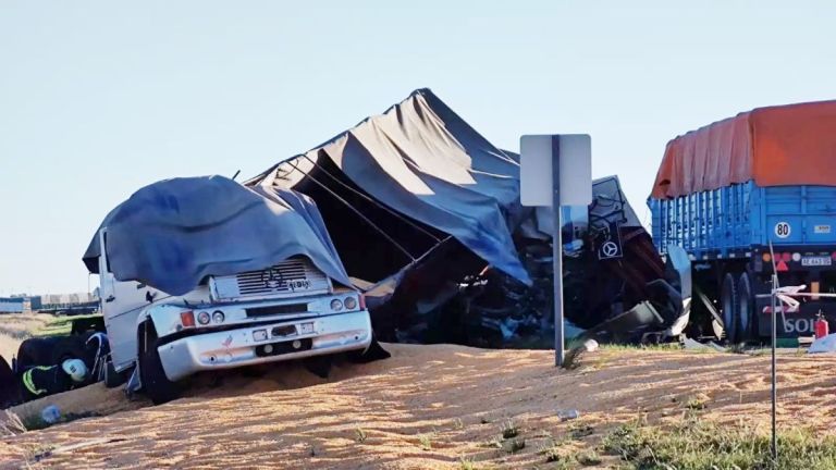 Un muerto por un choque entre cuatro camiones en la ruta 33 | El Orden ...
