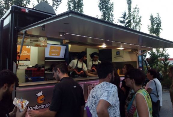 Impulsan un marco regulatorio para la actividad de food trucks en distritos bonaerenses